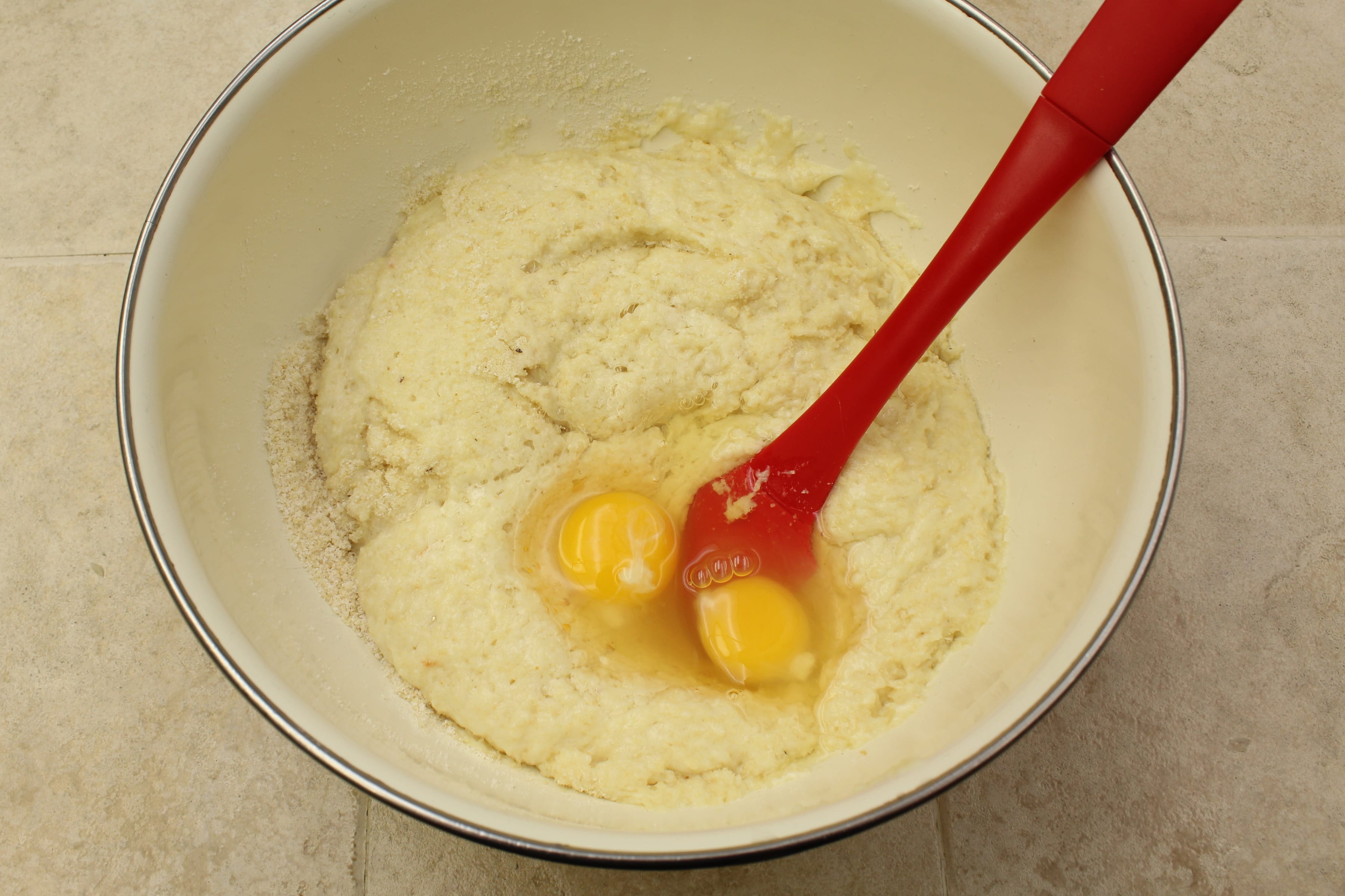 Eggs and almond powder for low-carb baking recipes 
